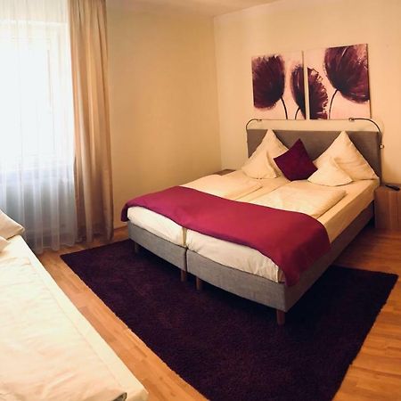 Hotel Restaurant Weihenstephaner Stuben Landshut Quarto foto
