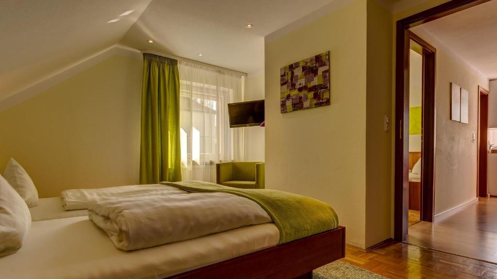 Hotel Restaurant Weihenstephaner Stuben Landshut Quarto foto