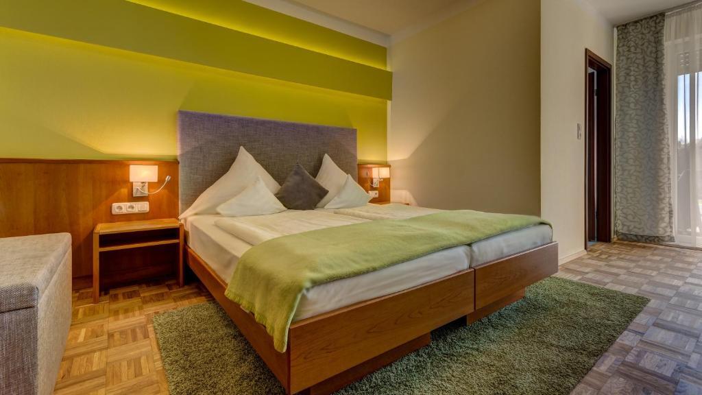 Hotel Restaurant Weihenstephaner Stuben Landshut Quarto foto