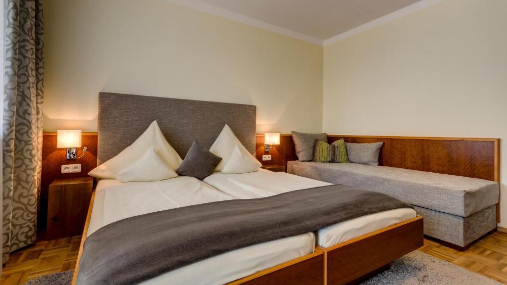 Hotel Restaurant Weihenstephaner Stuben Landshut Quarto foto